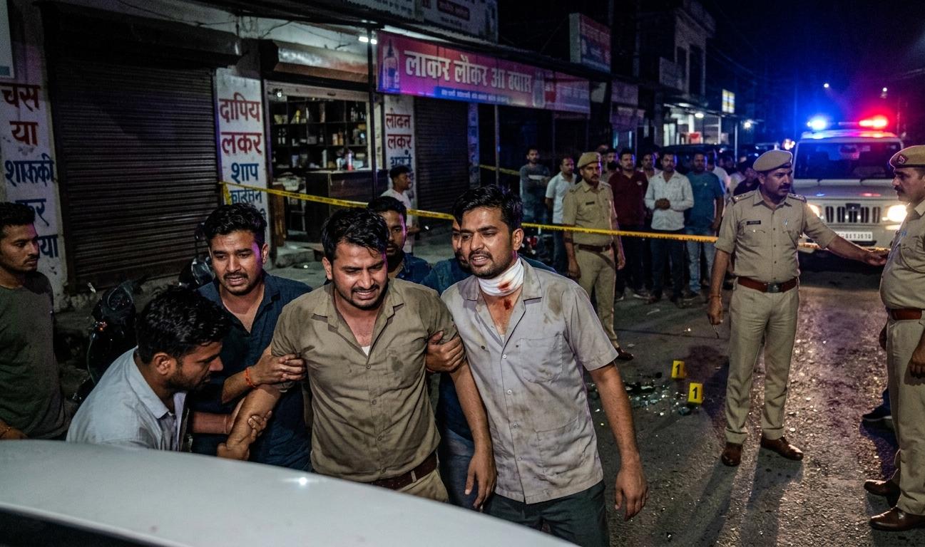 देहरादून में शराब की दुकान के पास घायल युवक और पुलिस जांच की प्रतीकात्मक तस्वीर