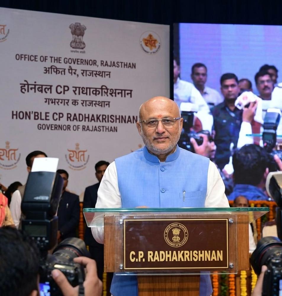 उपराष्ट्रपति सी.पी. राधाकृष्णन का जौलीग्रांट एयरपोर्ट पर सीएम धामी द्वारा स्वागत