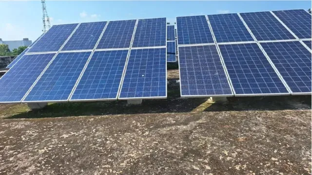 PM Surya Ghar Yojana: Technicians installing rooftop solar panels under the PM Surya Ghar Muft Bijli Yojana in Uttarakhand as the government enforces stricter vendor accountability.