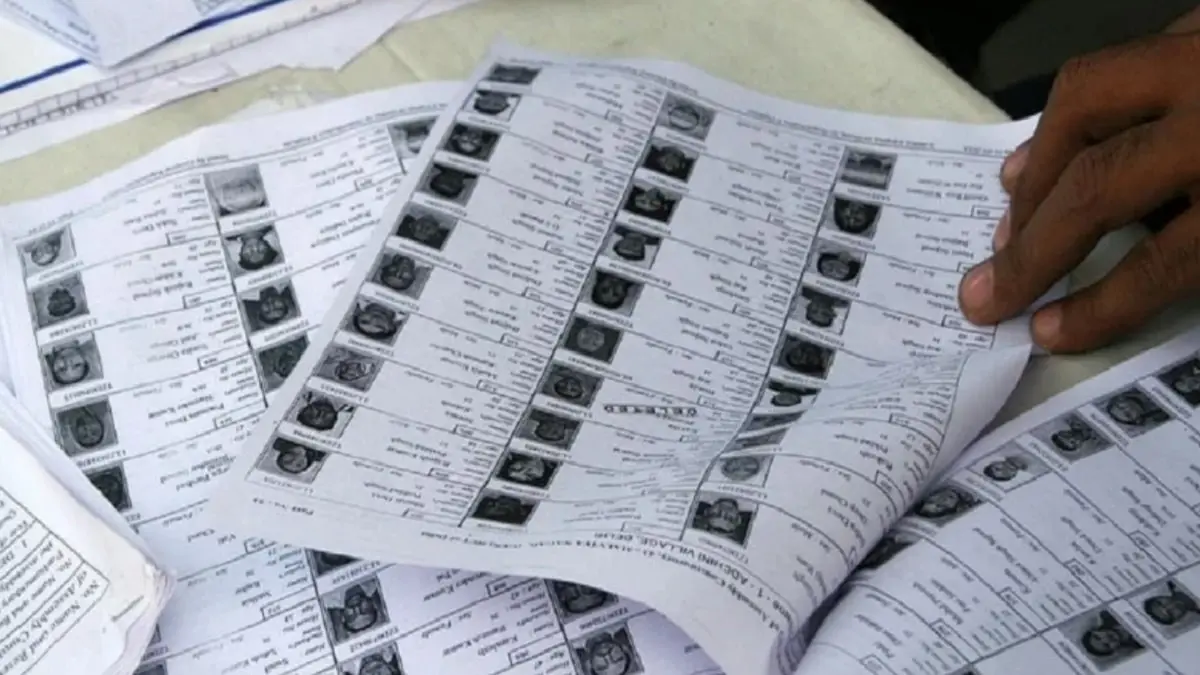 Officials announcing the Draft Voter List 2026 in Uttarakhand with updated voter data and increased polling stations.