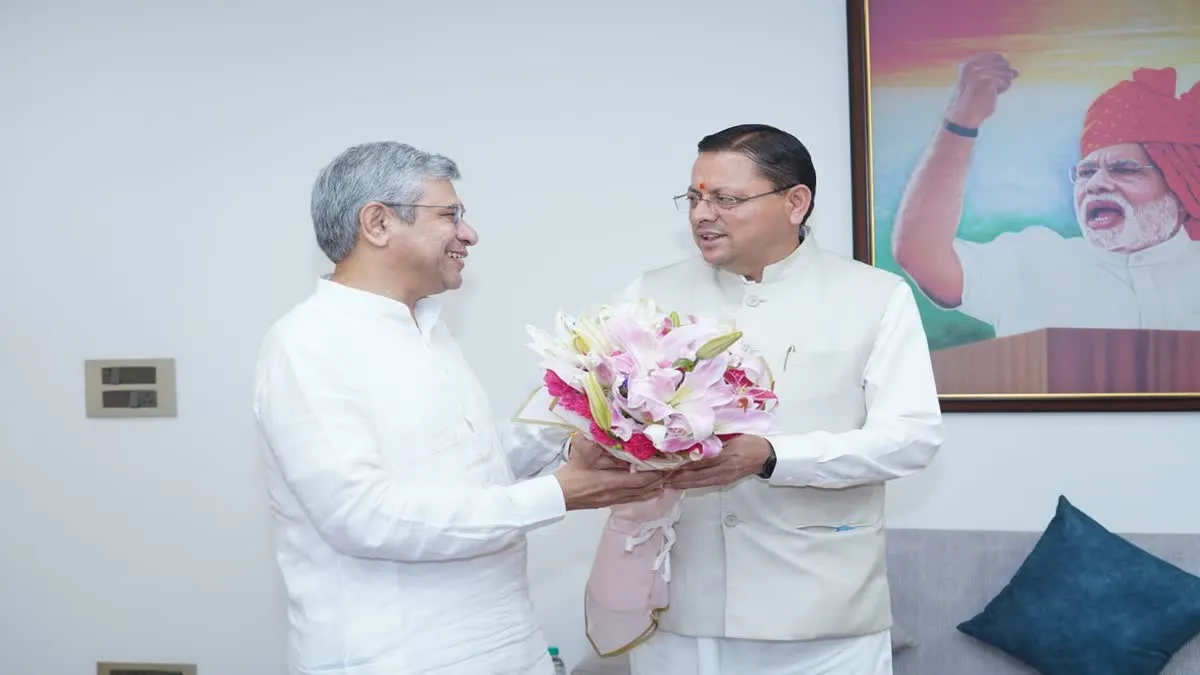 CM Pushkar Singh Dhami meeting Railway Minister Ashwini Vaishnaw to discuss Uttarakhand Rail Projects and railway infrastructure expansion.