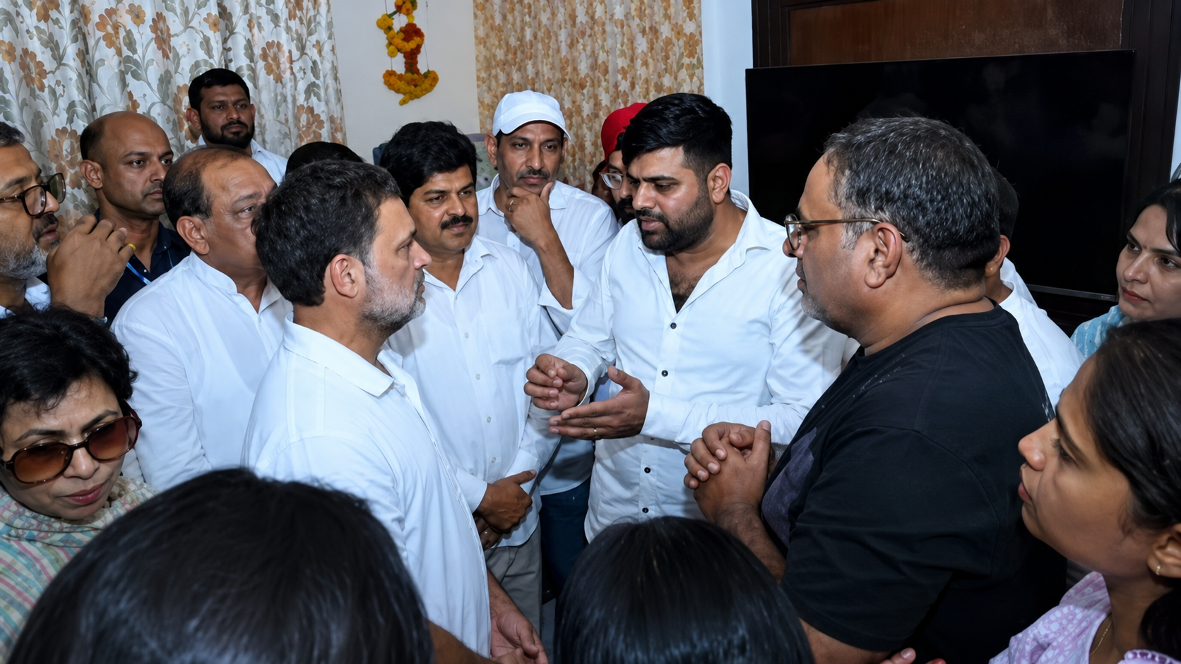 Rahul Gandhi meeting deceased Congress worker Amar Mehta family in Dehradun