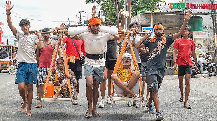 Rishikesh Kanwar Yatra pilgrims using Bajrang Setu and Janki Setu under enhanced traffic and security arrangements in Uttarakhand