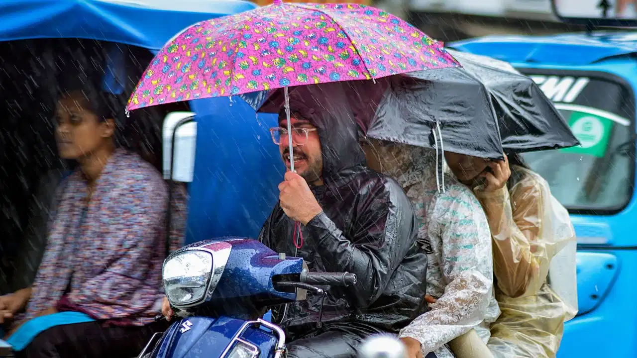IMD Weather Updates: Continuous rain expected in Delhi from July 5 to 10; Red alert for Maharashtra and Gujarat; heavy rainfall warnings for several states!