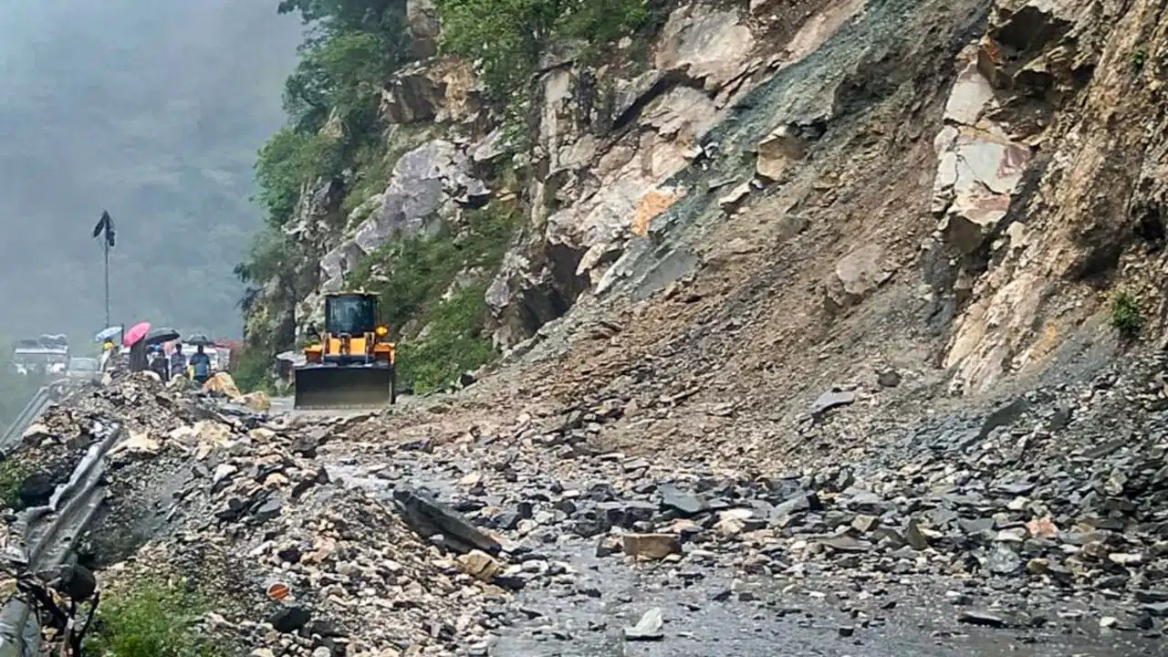 Heavy landslide on the Gangotri Highway during Uttarkashi Rain as BRO clears debris and Char Dham pilgrims remain stranded.