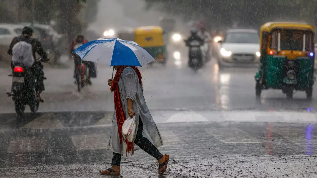 IMD Weather Updates: Yellow alert for Delhi; heavy rain warning for 18 states, including UP and Bihar; check the weather forecast for the next 7 days.