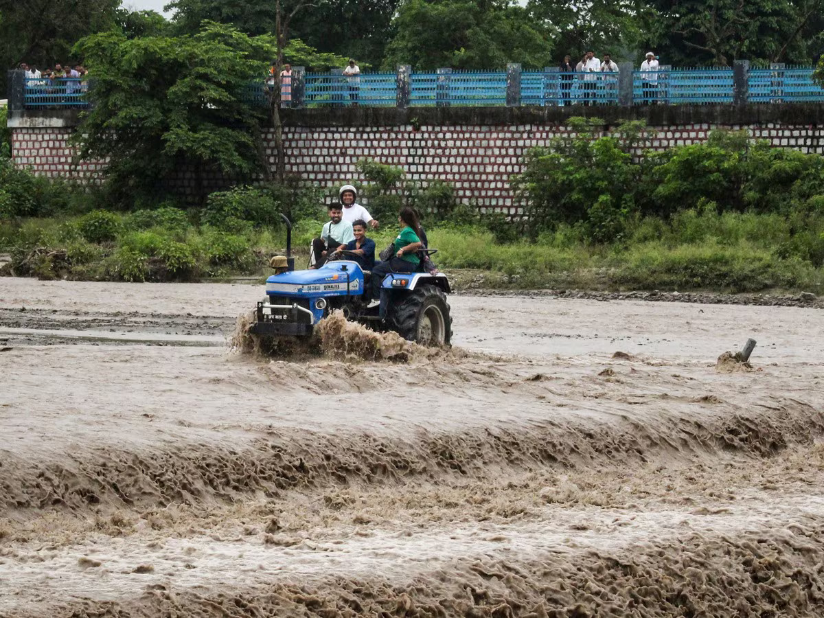 Uttarakhand Weather: Heavy rain alert for five districts; schools in Udham Singh Nagar closed today.