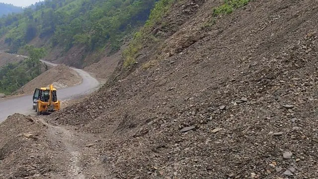 Uttarakhand Weather Alert with heavy rain yellow warning in four districts and Badrinath Highway open