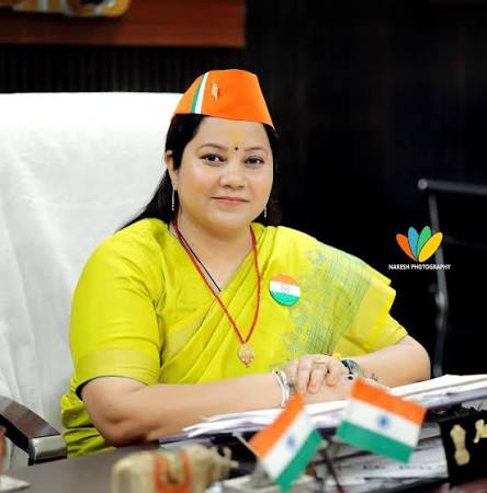 Uttarakhand Politics: Srinagar Mayor Aarti Bhandari returns to the BJP along with 10 councilors; a major shift in Uttarakhand politics.