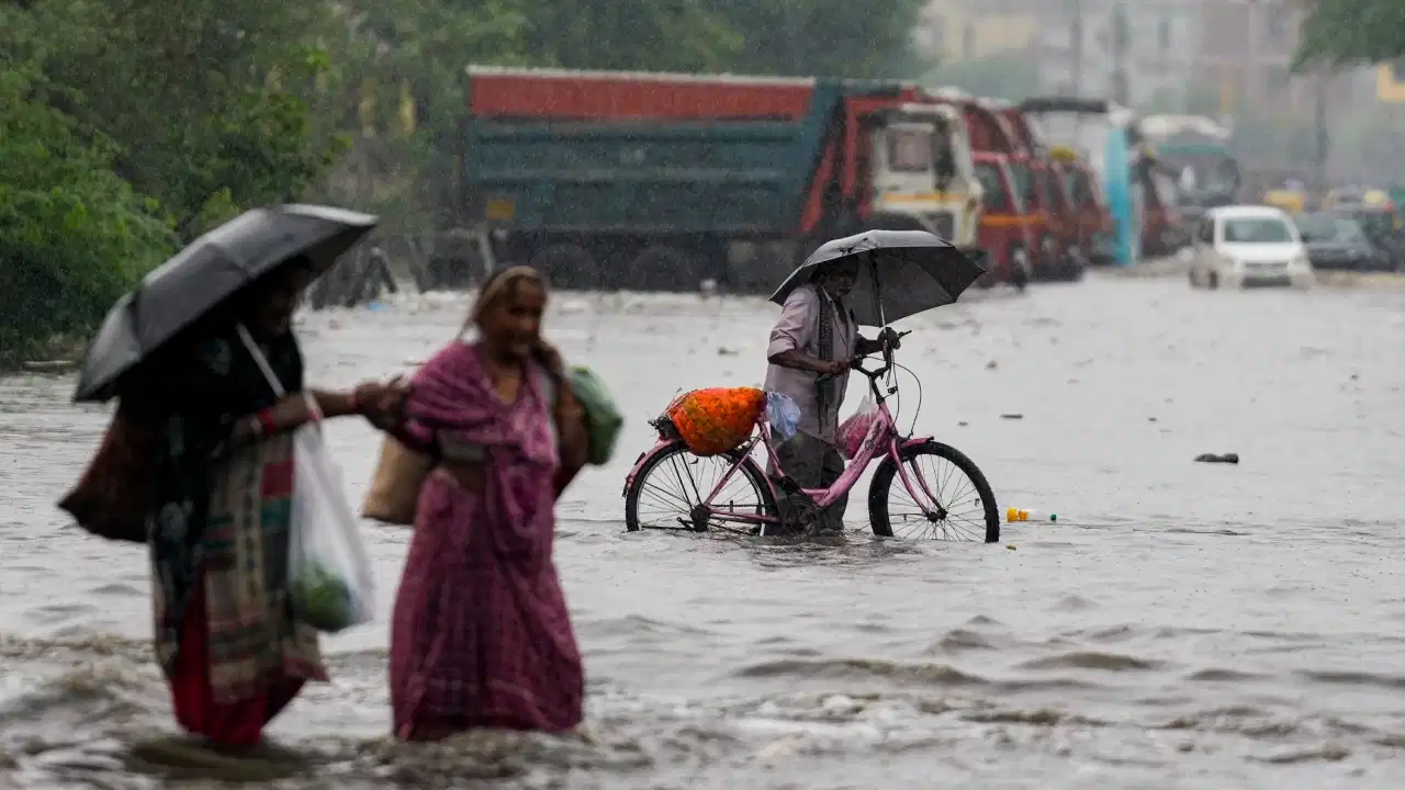 India Monsoon Update showing heavy rainfall in Delhi, Uttar Pradesh, Uttarakhand and other states with IMD rain alert