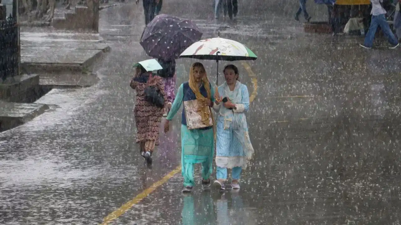 Aaj Ka Mausam: Heavy Rain Alert in Delhi, UP, Bihar and Uttarakhand