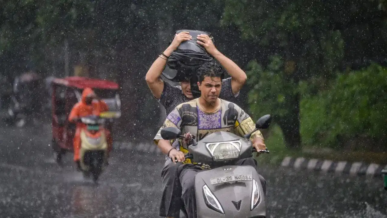 Aaj Ka Mausam rain and storm alert across India